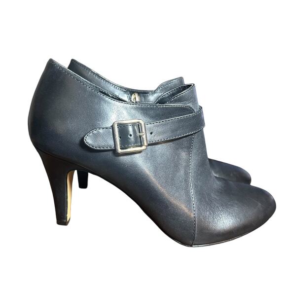 Vince Camuto Vonilesa Black Leather Buckle Ankle Booties - Size 9 - Picture 1 of 9